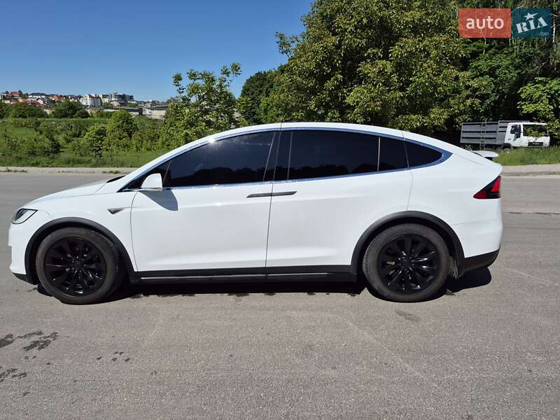 Позашляховик / Кросовер Tesla Model X 2016 в Тернополі