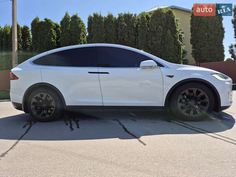 Позашляховик / Кросовер Tesla Model X 2016 в Тернополі