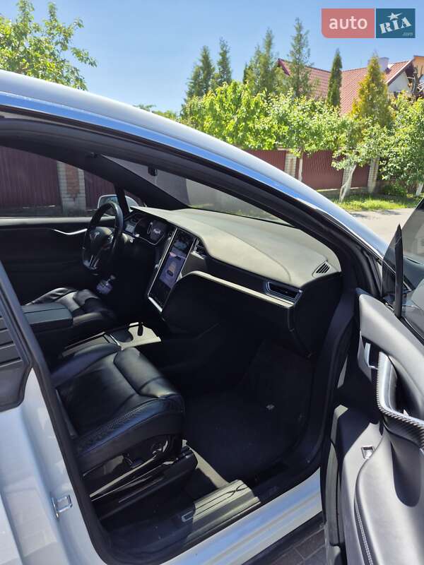 Позашляховик / Кросовер Tesla Model X 2016 в Тернополі