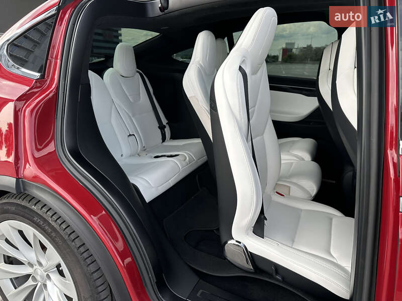 Позашляховик / Кросовер Tesla Model X 2017 в Києві