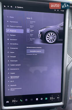Позашляховик / Кросовер Tesla Model X 2018 в 
