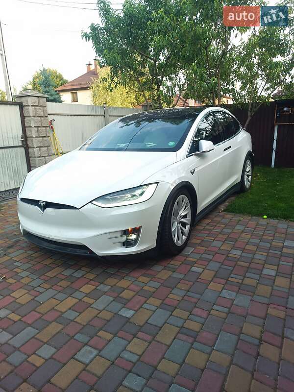 Позашляховик / Кросовер Tesla Model X 2020 в 