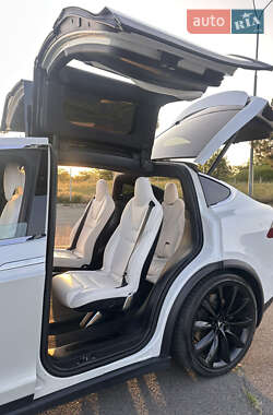 Позашляховик / Кросовер Tesla Model X 2018 в 