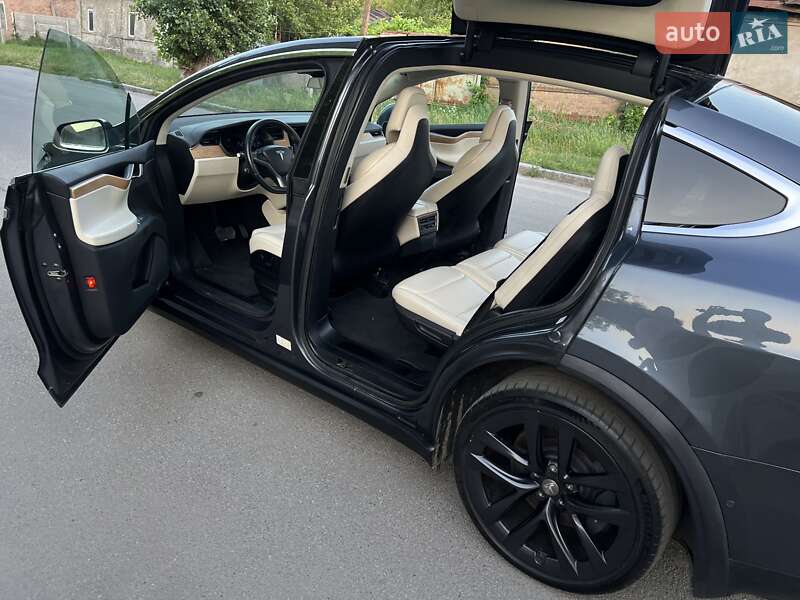 Позашляховик / Кросовер Tesla Model X 2019 в Харкові