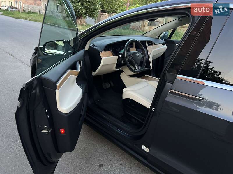 Позашляховик / Кросовер Tesla Model X 2019 в Харкові