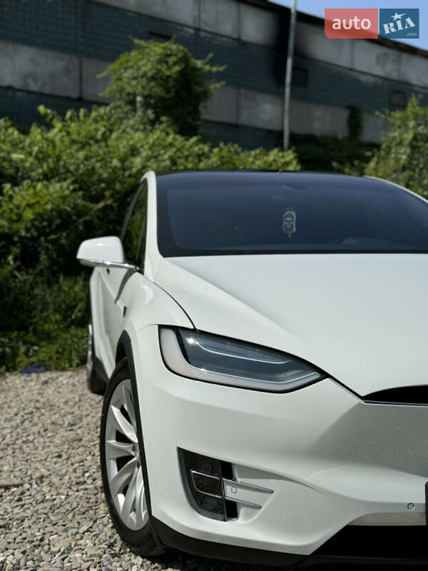 Позашляховик / Кросовер Tesla Model X 2016 в Івано-Франківську