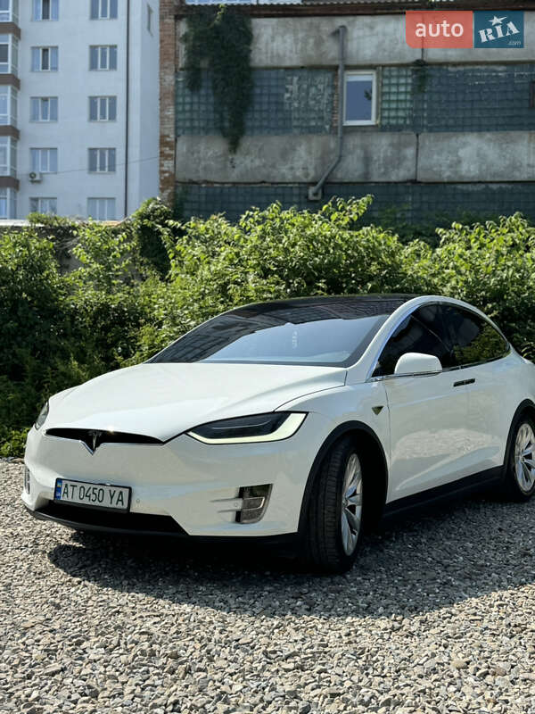 Позашляховик / Кросовер Tesla Model X 2016 в Івано-Франківську