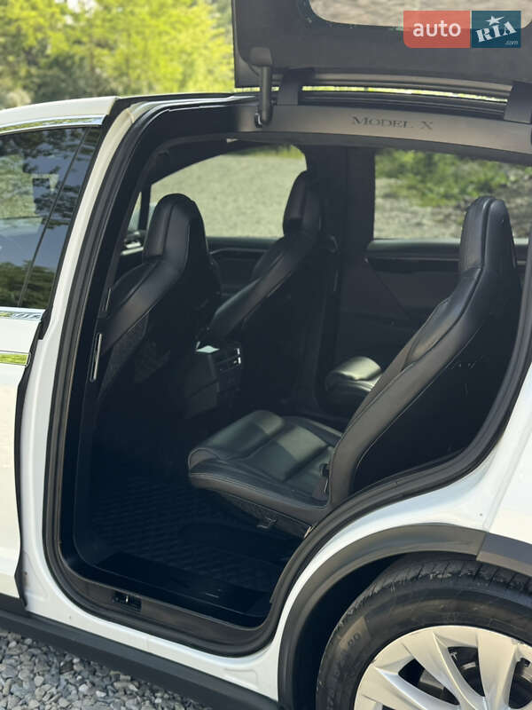 Позашляховик / Кросовер Tesla Model X 2016 в Івано-Франківську