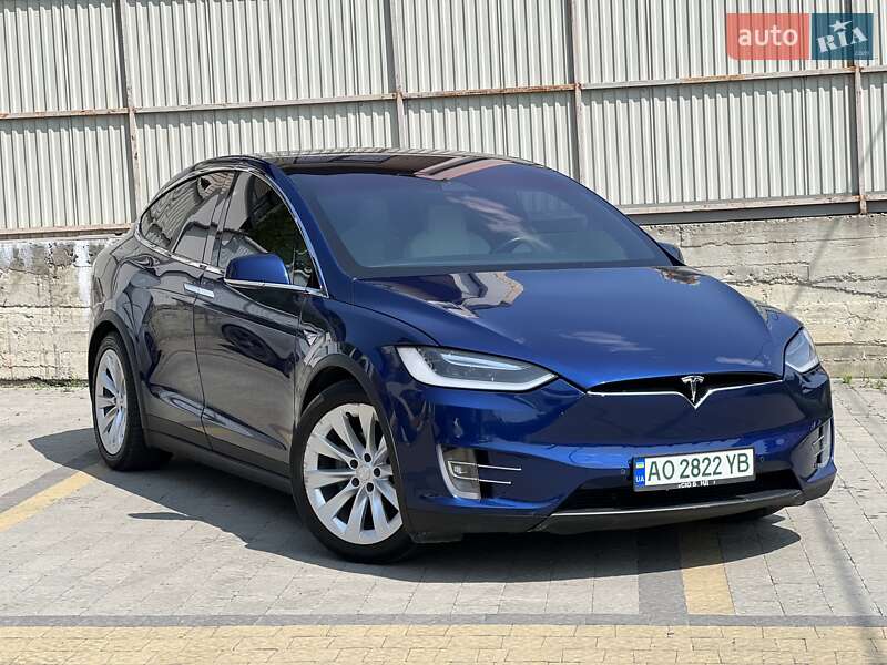 Позашляховик / Кросовер Tesla Model X 2017 в 