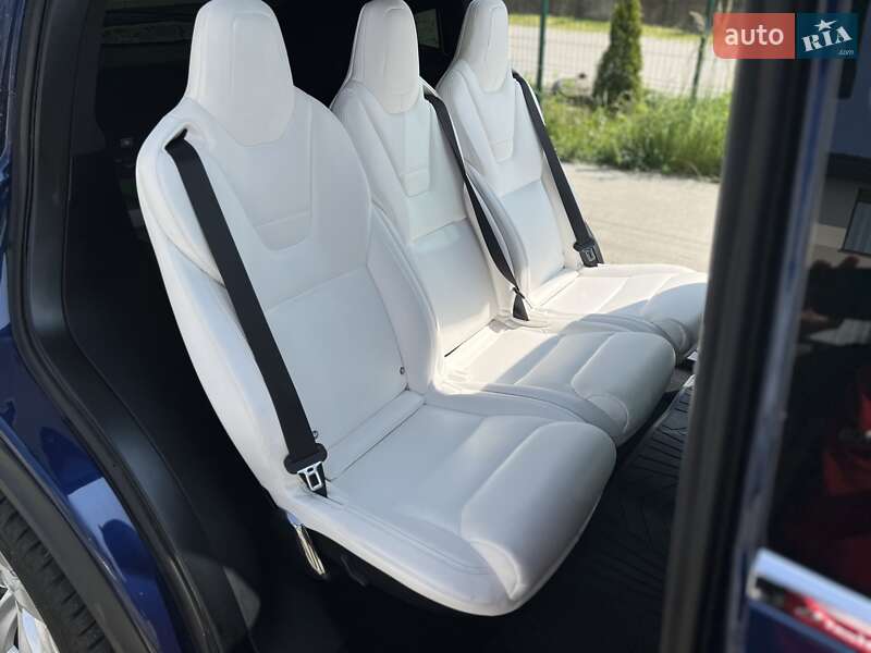Позашляховик / Кросовер Tesla Model X 2017 в Ужгороді