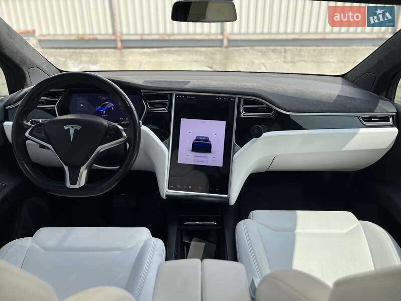 Позашляховик / Кросовер Tesla Model X 2017 в Ужгороді