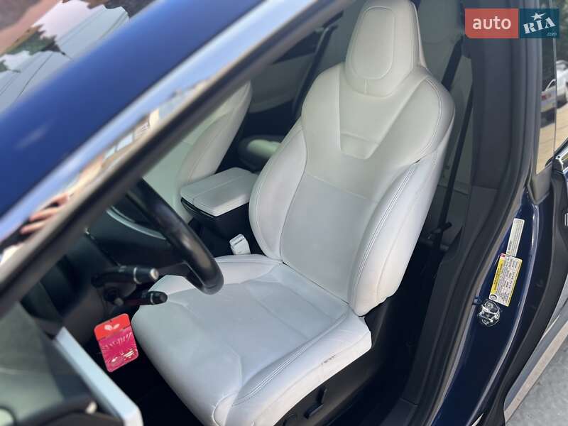 Позашляховик / Кросовер Tesla Model X 2017 в Ужгороді