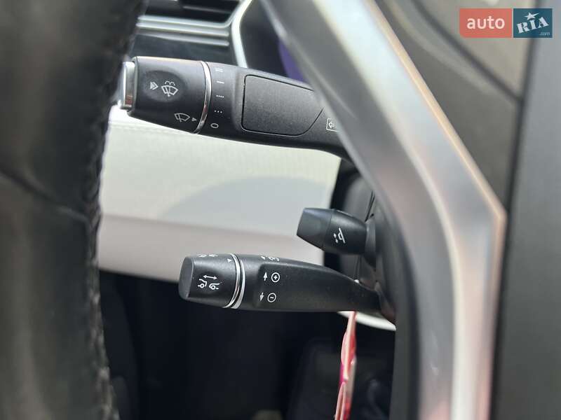 Позашляховик / Кросовер Tesla Model X 2017 в Ужгороді