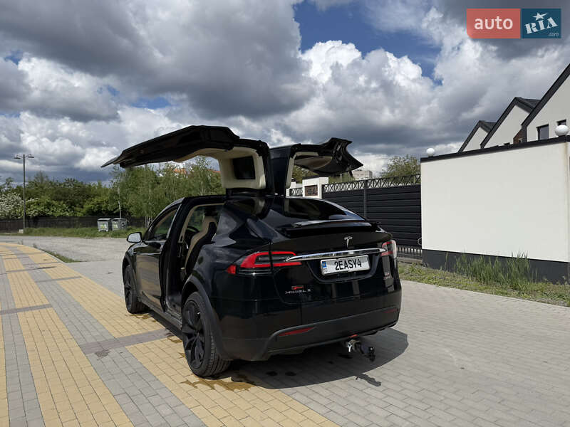 Позашляховик / Кросовер Tesla Model X 2017 в Києві