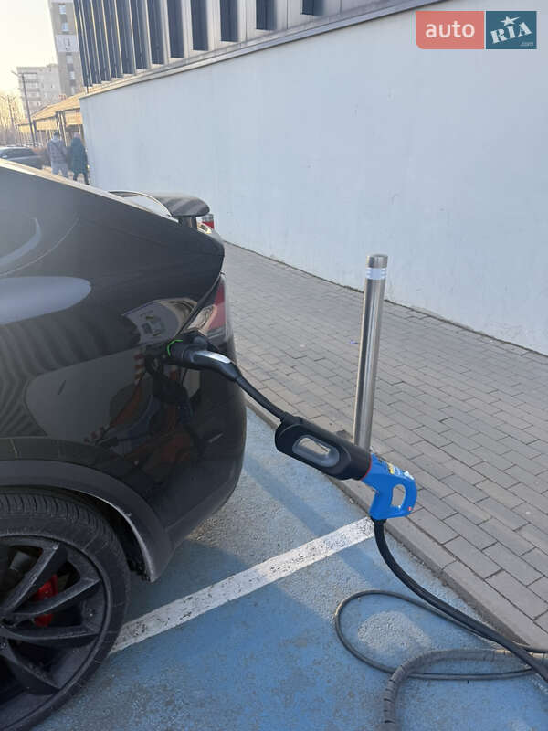 Позашляховик / Кросовер Tesla Model X 2017 в Києві