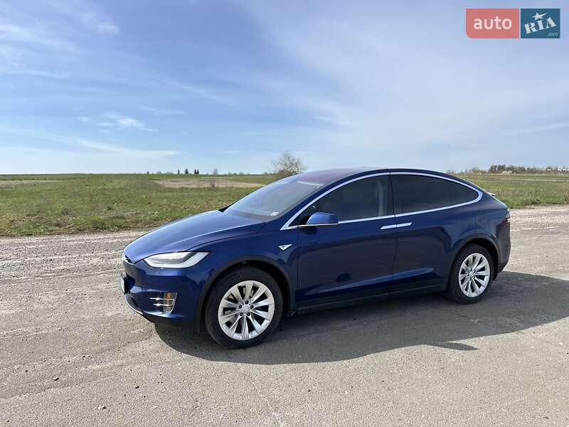 Внедорожник / Кроссовер Tesla Model X 2016 в Старой Выжевке