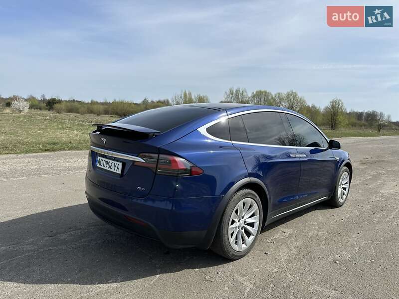 Внедорожник / Кроссовер Tesla Model X 2016 в Старой Выжевке