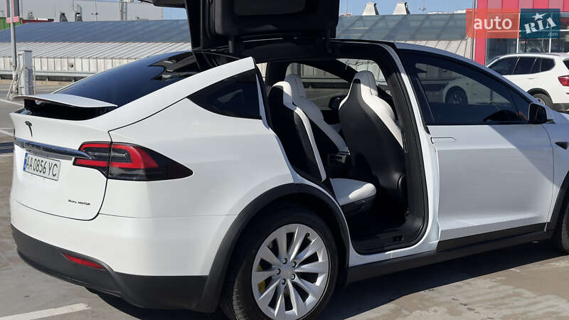 Позашляховик / Кросовер Tesla Model X 2019 в Києві