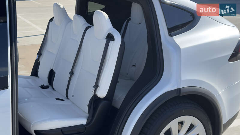 Позашляховик / Кросовер Tesla Model X 2019 в Києві