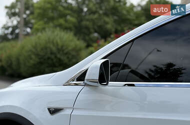 Позашляховик / Кросовер Tesla Model X 2016 в 