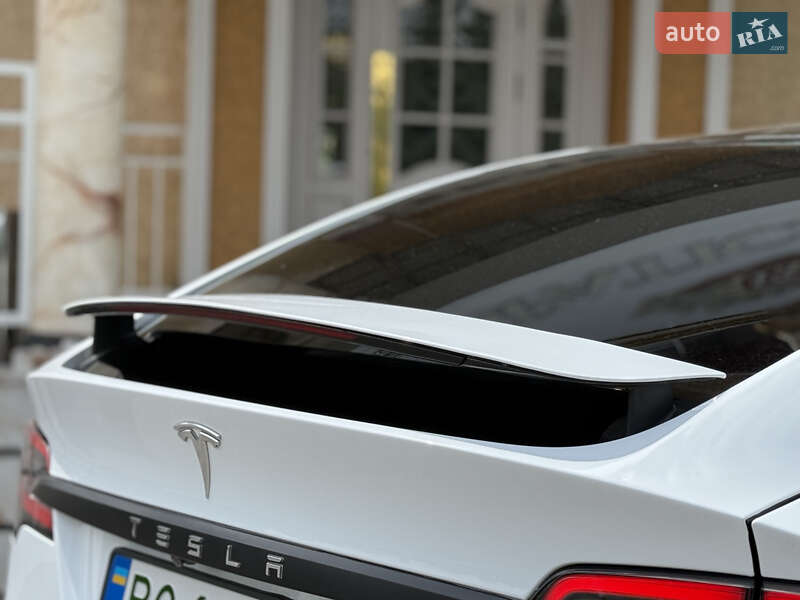 Позашляховик / Кросовер Tesla Model X 2016 в Тернополі