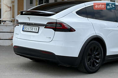 Позашляховик / Кросовер Tesla Model X 2016 в 