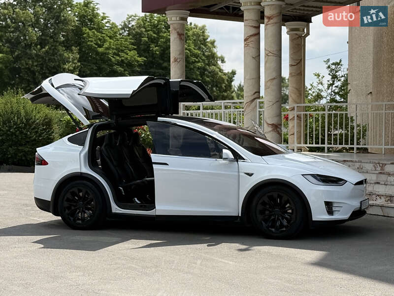Позашляховик / Кросовер Tesla Model X 2016 в Тернополі