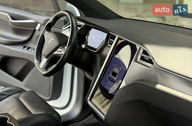 Позашляховик / Кросовер Tesla Model X 2016 в 