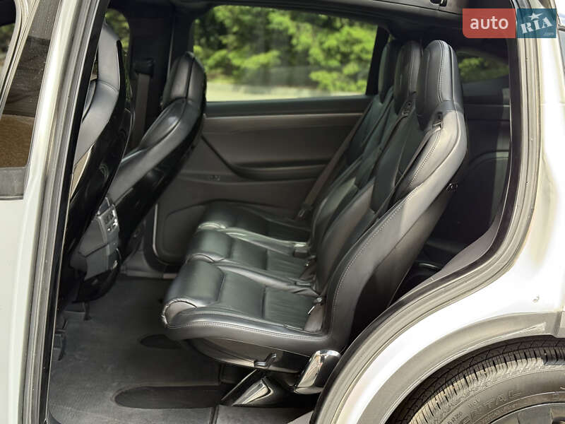 Позашляховик / Кросовер Tesla Model X 2016 в Тернополі