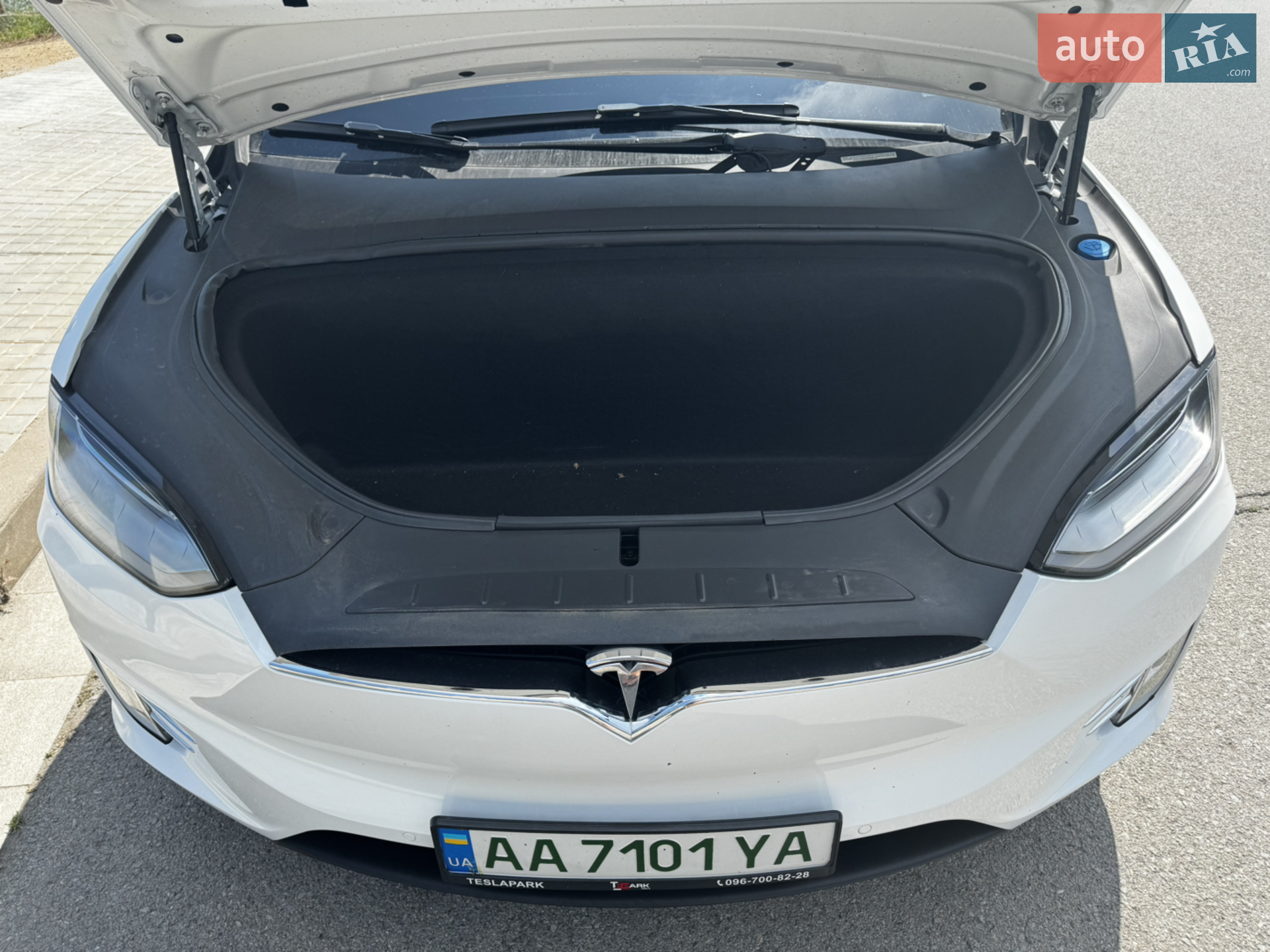 2020 Tesla Model X - мініатюра 12