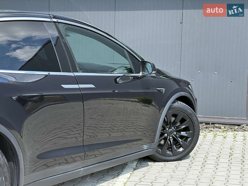 Позашляховик / Кросовер Tesla Model X 2017 в Львові