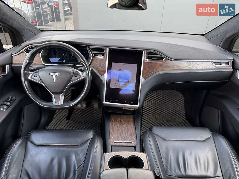 Позашляховик / Кросовер Tesla Model X 2017 в Львові