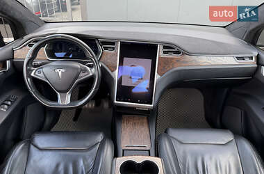 Внедорожник / Кроссовер Tesla Model X 2017 в 