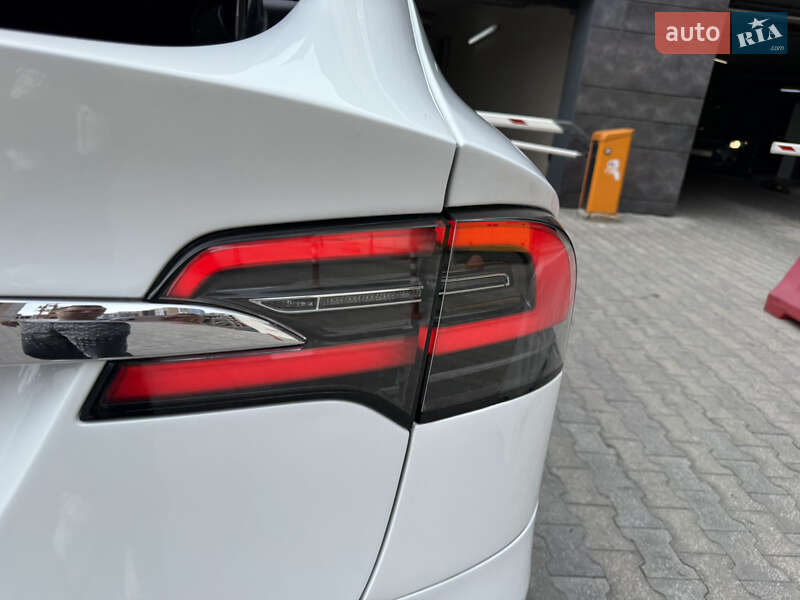 Внедорожник / Кроссовер Tesla Model X 2019 в Киеве