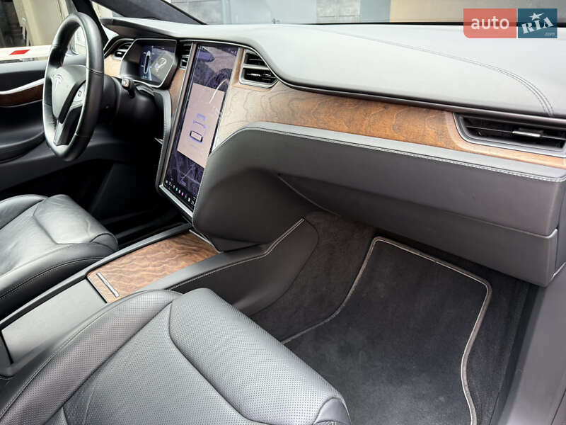 Внедорожник / Кроссовер Tesla Model X 2019 в Киеве