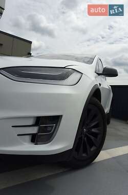 Позашляховик / Кросовер Tesla Model X 2019 в 