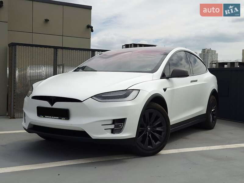 Позашляховик / Кросовер Tesla Model X 2019 в 
