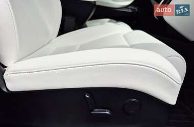 Позашляховик / Кросовер Tesla Model X 2019 в 