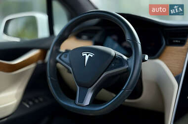 Позашляховик / Кросовер Tesla Model X 2020 в 