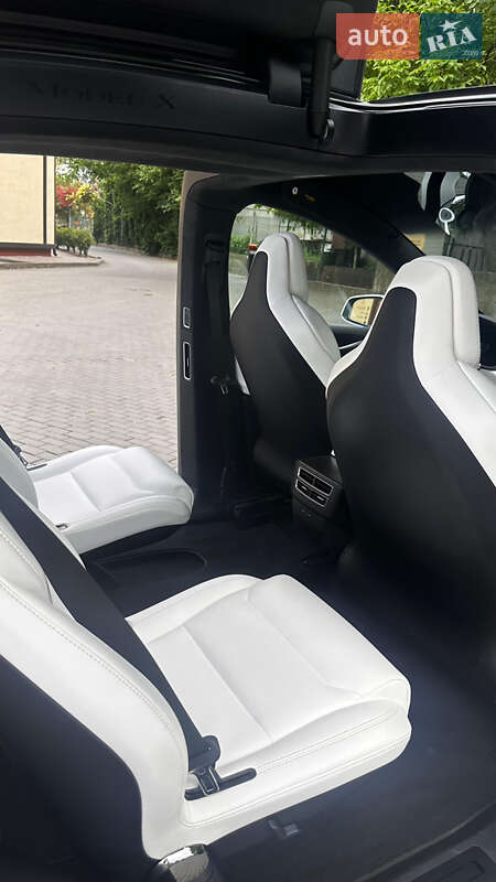 Позашляховик / Кросовер Tesla Model X 2018 в Чернівцях