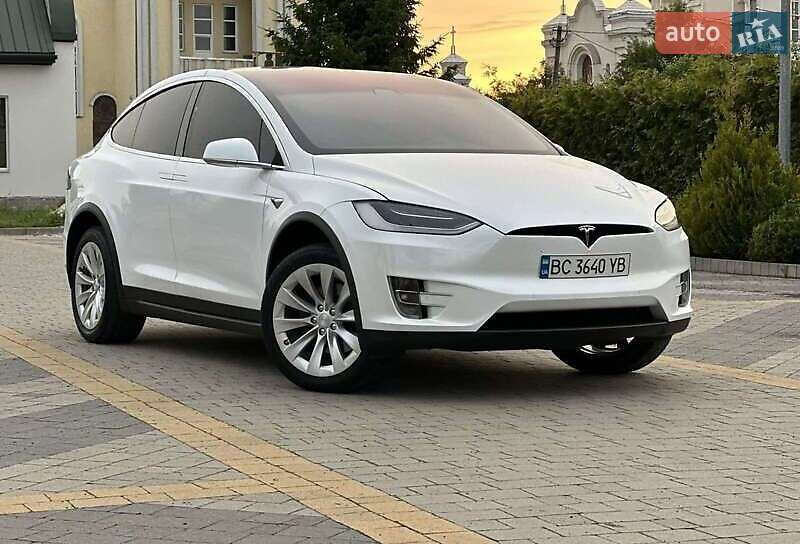 Позашляховик / Кросовер Tesla Model X 2018 в Львові