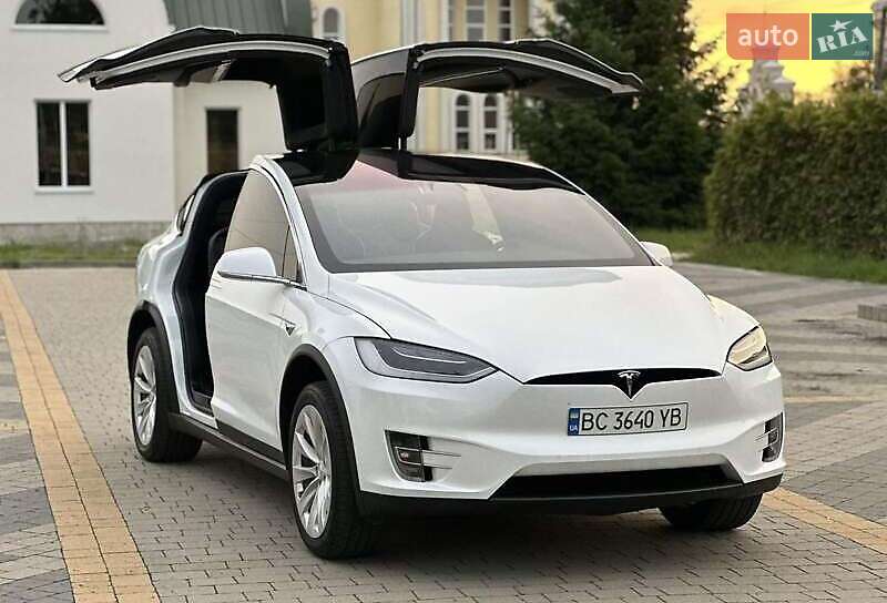 Позашляховик / Кросовер Tesla Model X 2018 в Львові