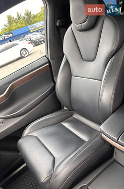 Внедорожник / Кроссовер Tesla Model X 2017 в 