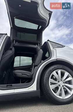 Внедорожник / Кроссовер Tesla Model X 2017 в 