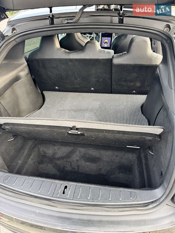 Позашляховик / Кросовер Tesla Model X 2017 в Харкові