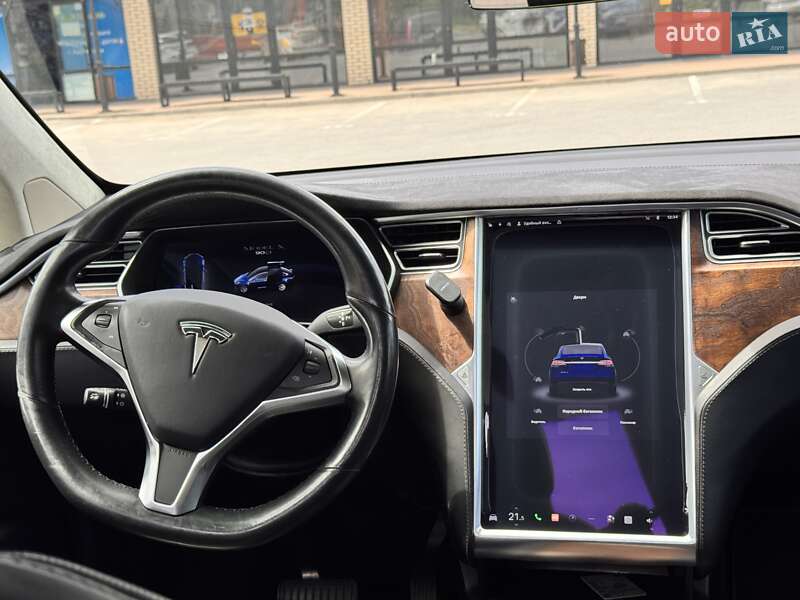 Позашляховик / Кросовер Tesla Model X 2016 в Хмельницькому