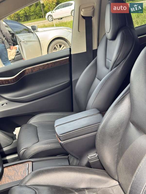 Позашляховик / Кросовер Tesla Model X 2016 в Хмельницькому