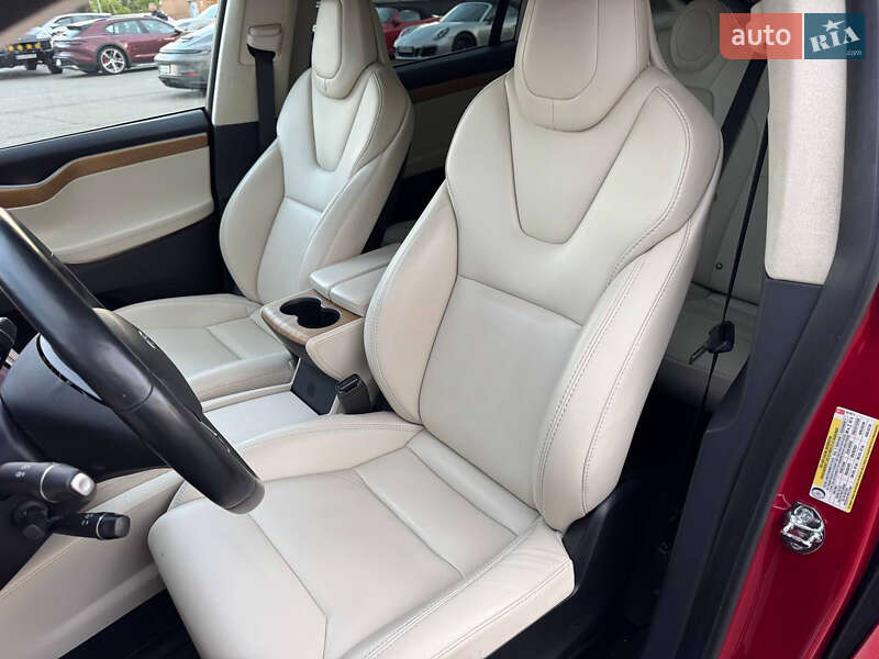 Внедорожник / Кроссовер Tesla Model X 2019 в Киеве
