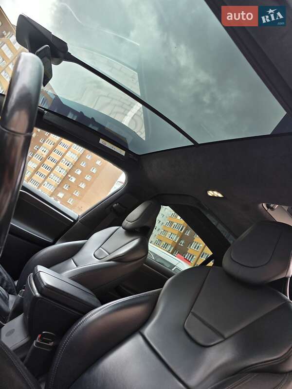 Внедорожник / Кроссовер Tesla Model X 2017 в Ровно
