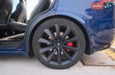 Позашляховик / Кросовер Tesla Model X 2019 в 